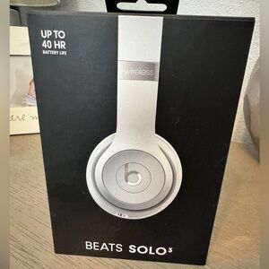 Beats Solo3 Wireless Headphones - Silver
